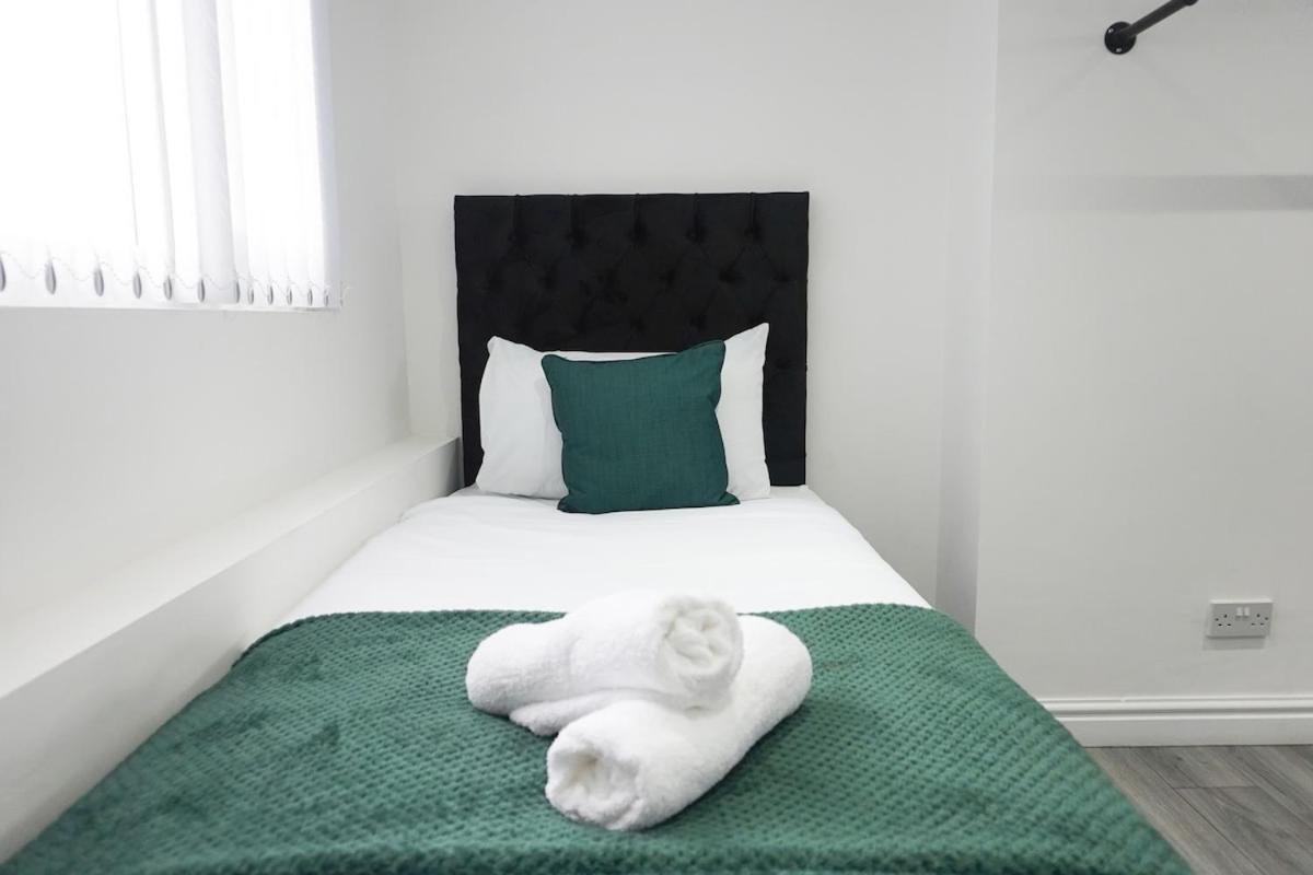 Contractors Dream, 4 Bedroom 2 Bathroom Liverpool Extérieur photo
