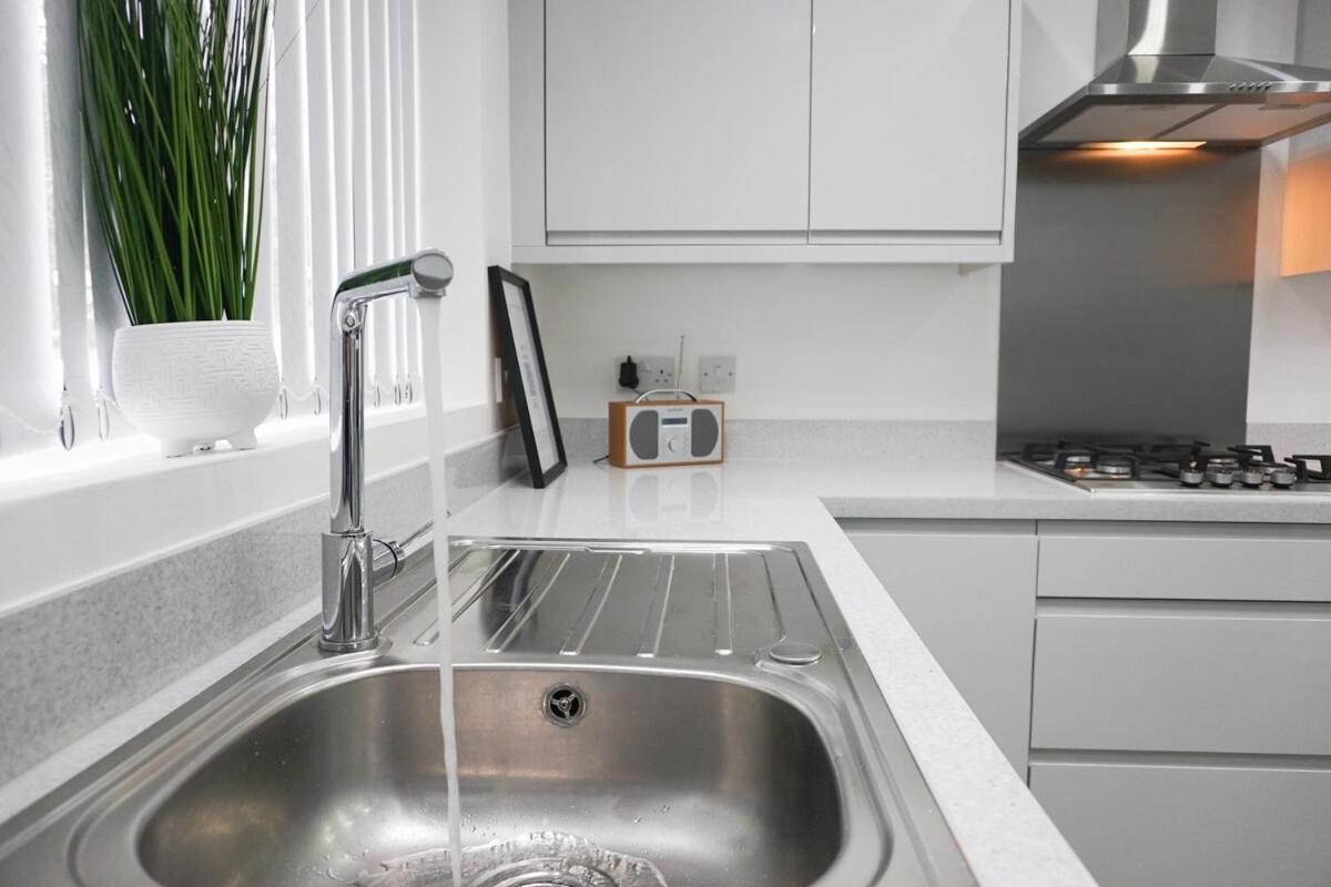 Contractors Dream, 4 Bedroom 2 Bathroom Liverpool Extérieur photo